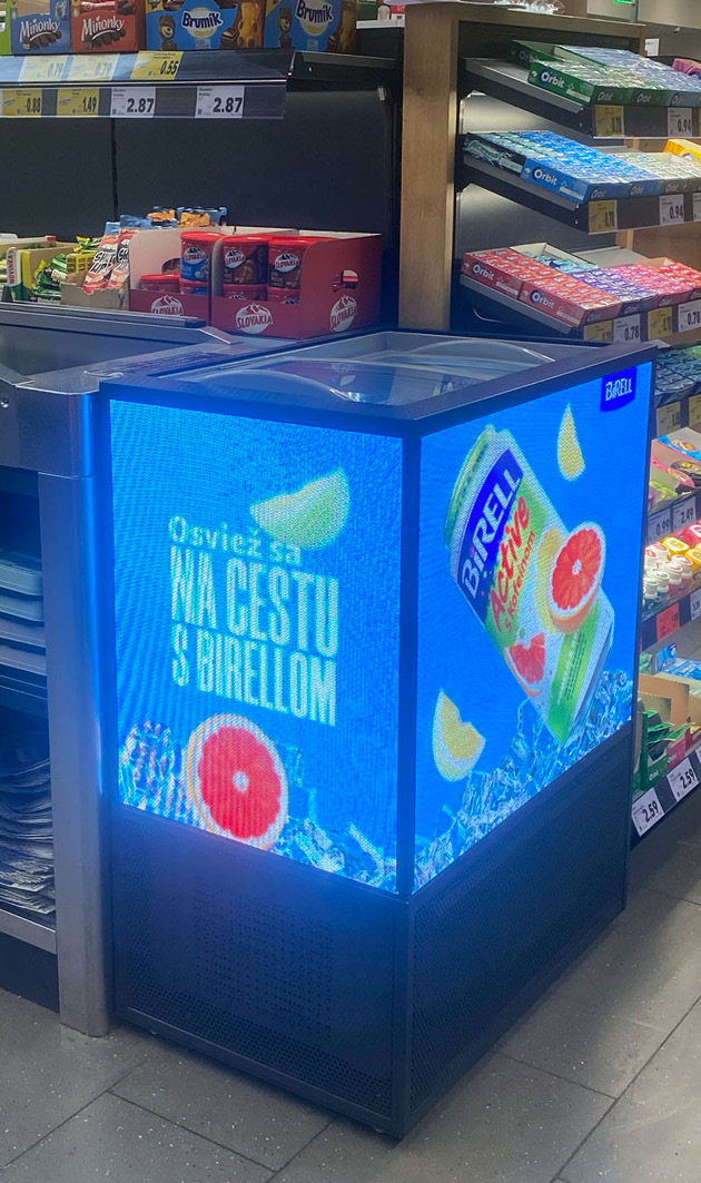 Lednice s LED obrazovkami