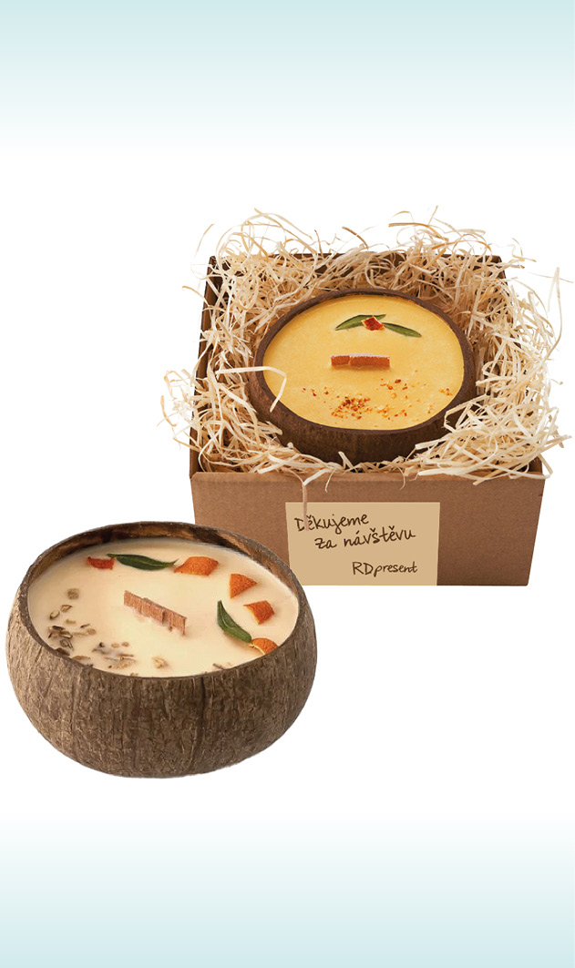 Svíčka v kokosu – udržitelný a neotřelý manažerský dárek